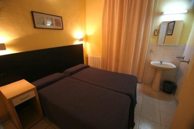 Hostal Baires Barcelona Szoba fotó