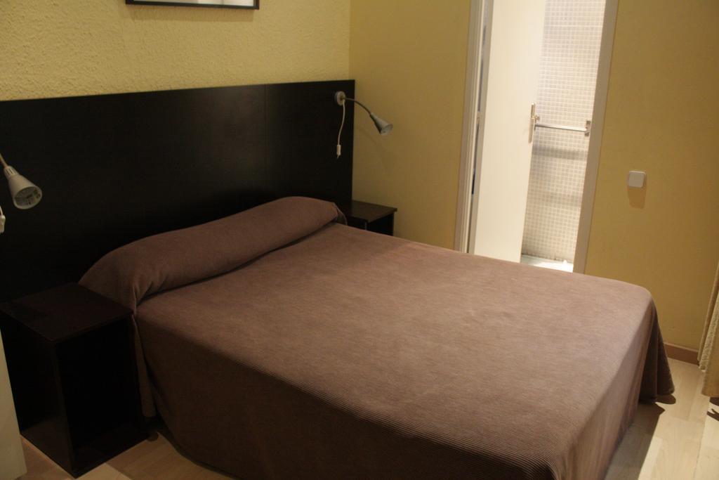 Hostal Baires Barcelona Szoba fotó